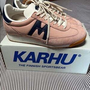 Women’s size 9 Karhu sneakers